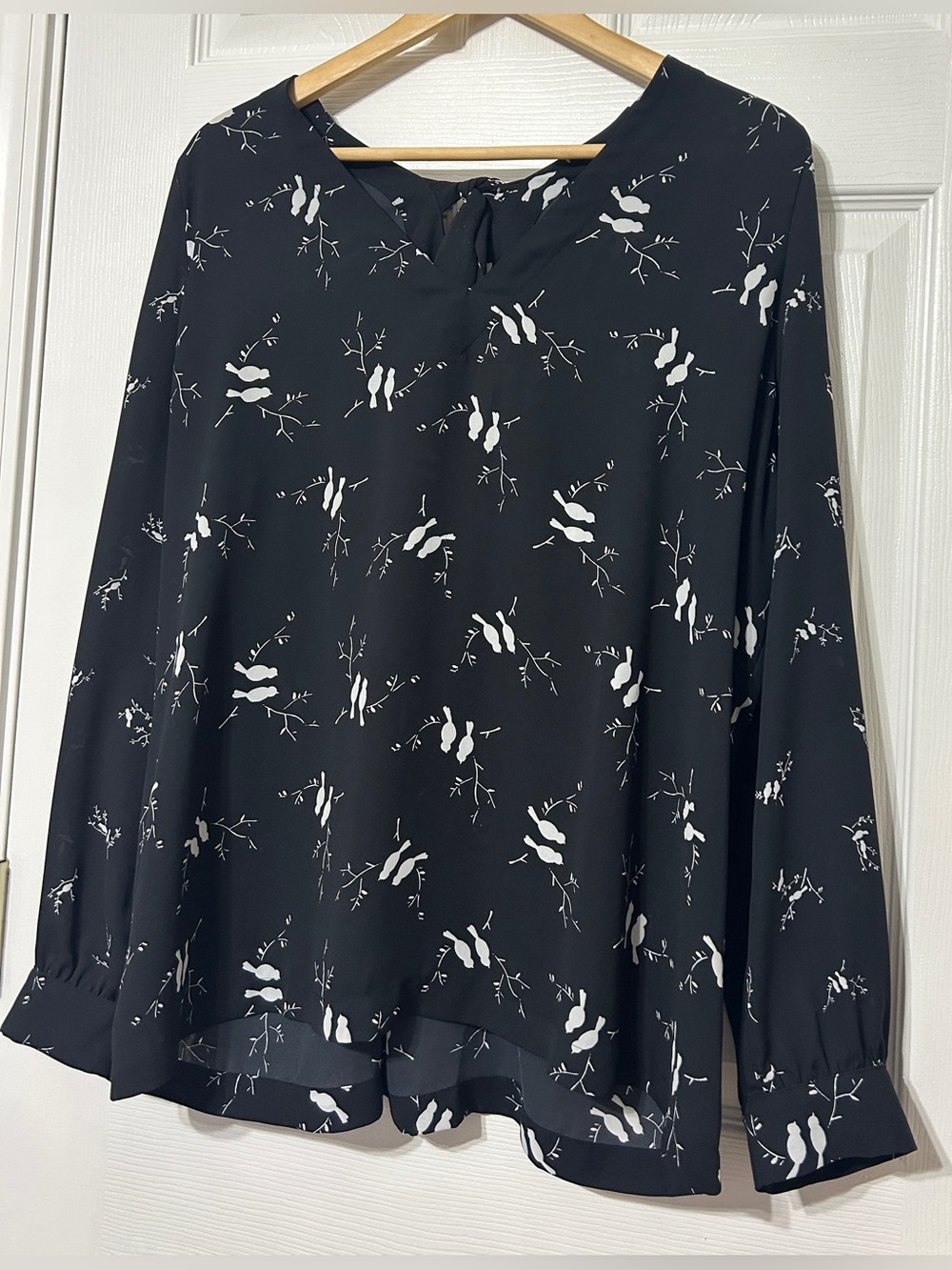 LOFT Black & White Bird Print Blouse Top Long Sleeve V Neck Size XL